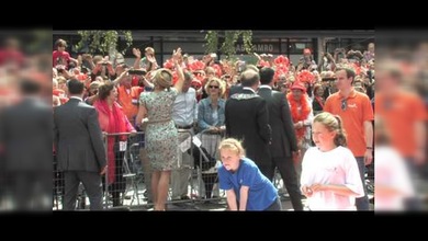 ¿Un alcalde le tocó el trasero a la reina Máxima de Holanda?