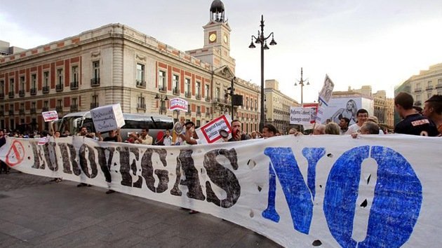Cientos de personas muestran su rechazo al proyecto Eurovegas en Madrid