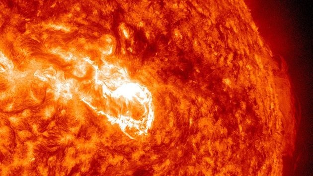 Un destello solar amenaza con 'cegar' satélites de comunicación