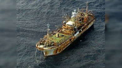 La Guardia Costera de EE. UU. abre fuego y hunde al ´barco fantasma´ japonés