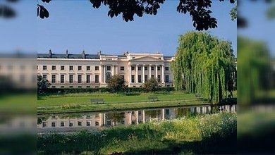 Ocho mansiones de la familia real británica, en venta