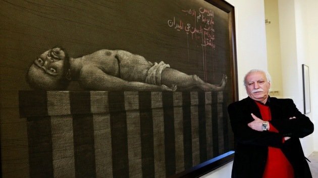 Artista sirio muestra el trauma de la guerra en dibujos al carbón de leña