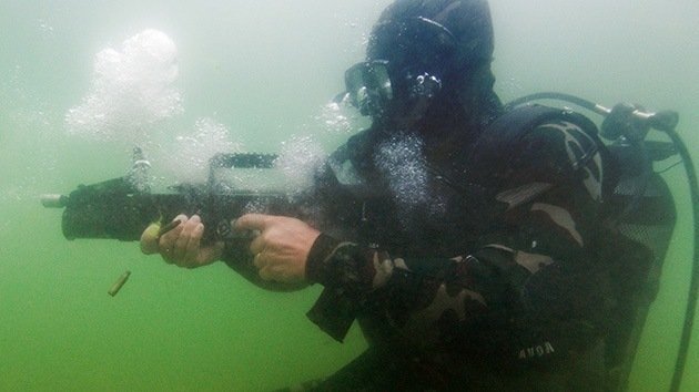 ¿Un 'Kaláshnikov' bajo el mar?: Armeros rusos sorprenden con el fusil-anfibio ADS