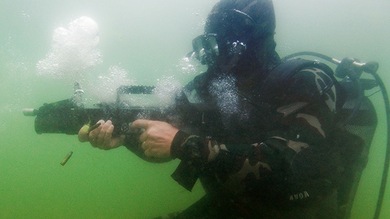 ¿Un 'Kaláshnikov' bajo el mar?: Armeros rusos sorprenden con el fusil-anfibio ADS