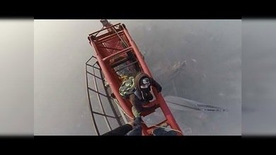 Dos 'ninjas' rusos escalan el segundo rascacielos más alto del mundo