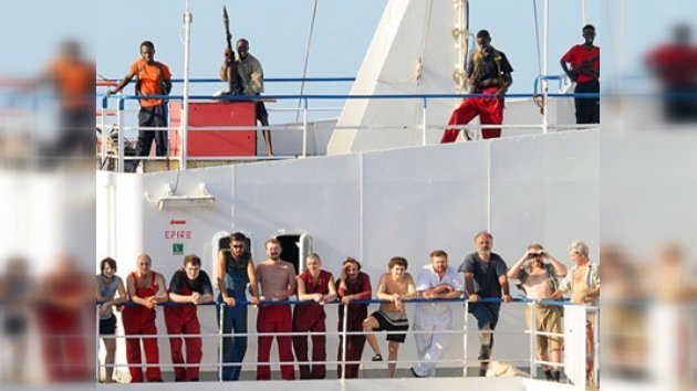 Piratas somalíes liberan buque secuestrado
