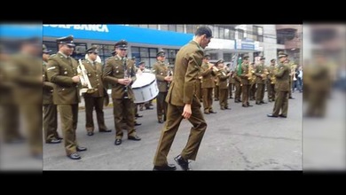 Carabinero chileno sorprende bailando a lo Michael Jackson