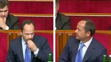 VIDEO: Viceprimer ministro de Ucrania pegando un chicle debajo de su escaño