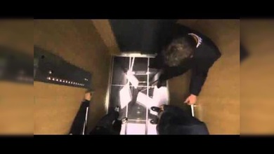 El suelo del ascensor, en 'caída libre'
