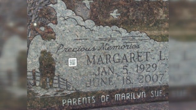 Las lápidas interactivas 'dan vida' a los cementerios de EE.UU.