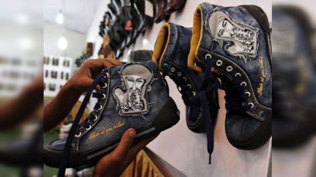 China produce zapatos deportivos con la imagen de Bin Laden