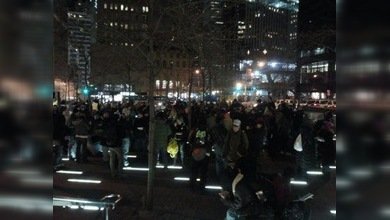 Los integrantes de ´Ocupa Wall Street´ celebran reapertura del parque Zuccotti