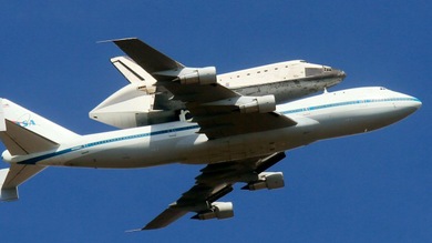 Fotos: El transbordador Endeavour realiza un vuelo de honor antes de jubilarse