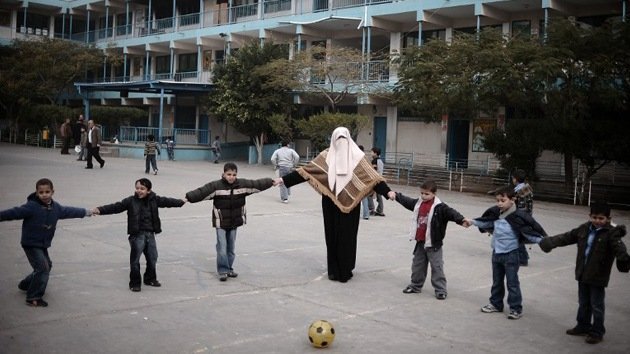 Niños palestinos temen volver a la escuela tras una agresión de militares israelíes