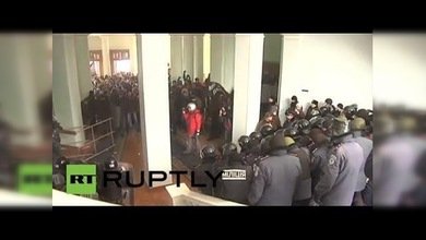 Ucrania: opositores golpean brutalmente a la Policía en Vínnitsa