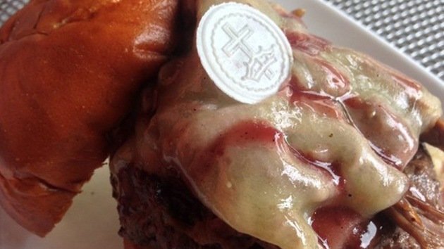 Un restaurante de EE.UU. sirve hamburguesas con hostias de consagrar