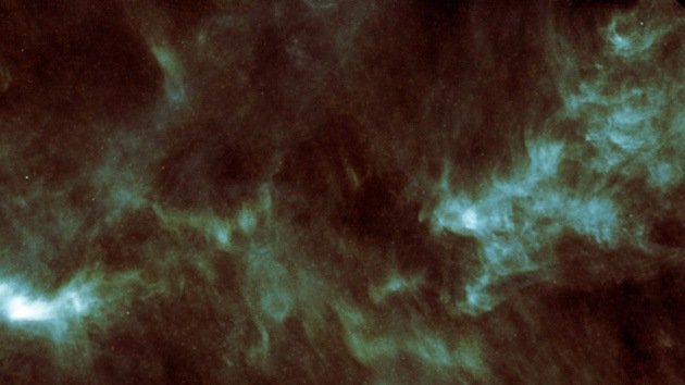 Estrella naciente 'rompe aguas': un sol nace envuelto por dos mil océanos de vapor