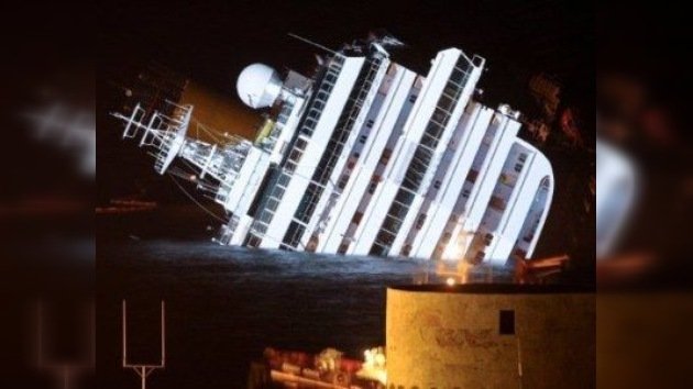 El capitán del Costa Concordia dice que cayó en un bote salvavidas por casualidad