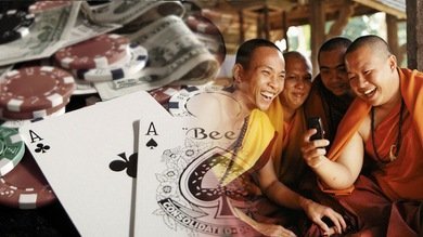 VIDEO: Monjes bebiendo y jugando al póquer consternan a Corea del Sur