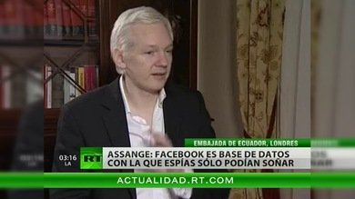 Assange a RT: "Si no conseguimos proteger a las personas, el mundo se desmoronará"