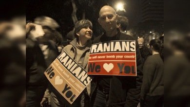 Los israelíes en contra de atacar Irán pasan de la Red a la calle