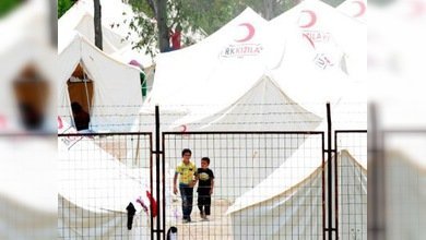 Los niños, proveedores de subsistencia en el éxodo sirio en la frontera turca