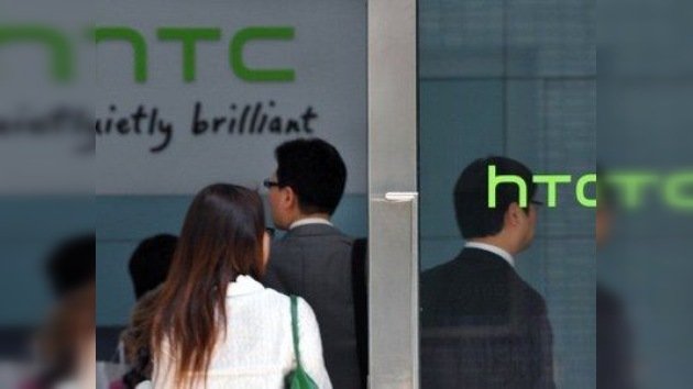 Primer asalto en la guerra de patentes: Apple 1-HTC 0