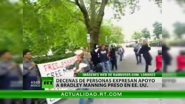 Protestas frente a la Embajada de EE.UU. en Londres en apoyo a Bradley Manning