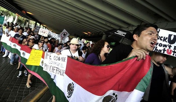 IMÁGENES: México 'mete la tercera marcha' contra la "imposición" de Peña Nieto