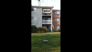Cómo bajar un enorme sofá desde un tercer piso