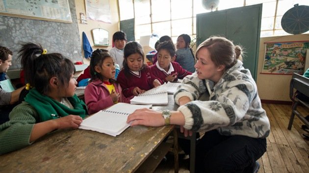 Ecuador ofrece miles de plazas de trabajo a profesores españoles