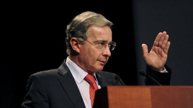 Uribe contra Chávez... y contra Colombia