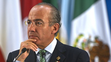 Calderón aconseja a EE.UU. "revisar su equivocada legislación" sobre armamento