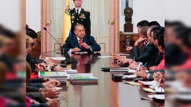 Chávez secunda a Putin y llama 'parásito' a la economía de EE. UU.