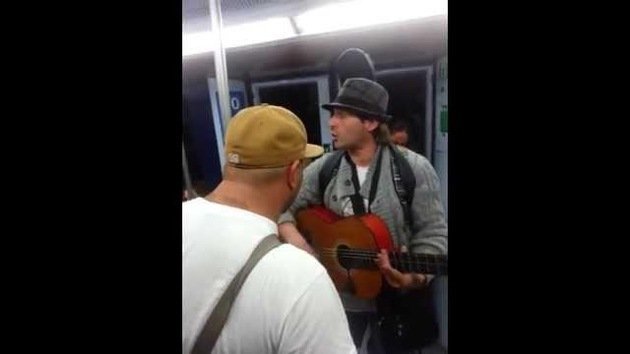 Impresionante improvisación musical en el metro de Madrid