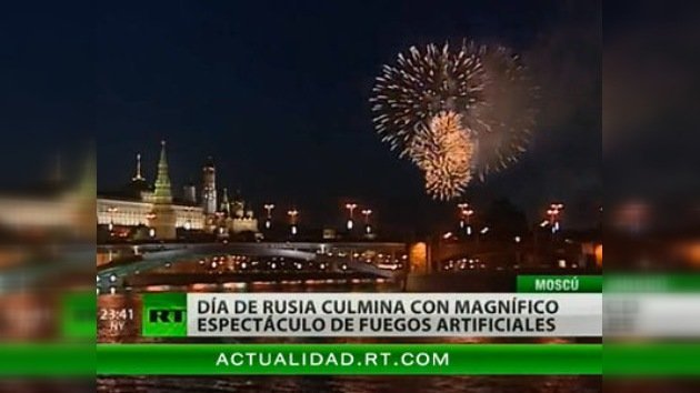 Moscú celebró el XXI cumpleaños de Rusia con fuegos artificiales