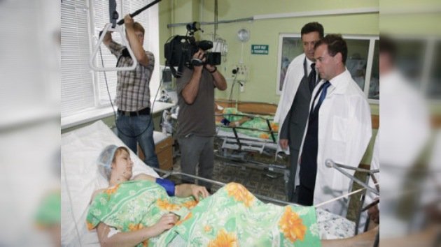 Medvédev visita a las víctimas del atentado de Piatigorsk