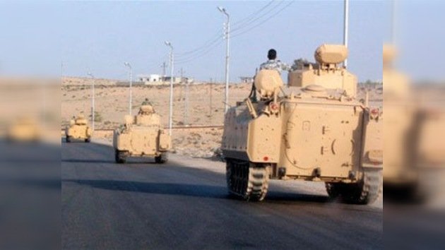Columnas de tanques egipcios se desplazan al norte del Sinaí
