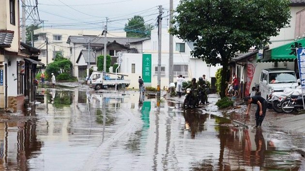 FOTO, VIDEO: Lluvias torrenciales récord azotan e inundan Japón