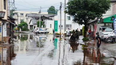 FOTO, VIDEO: Lluvias torrenciales récord azotan e inundan Japón