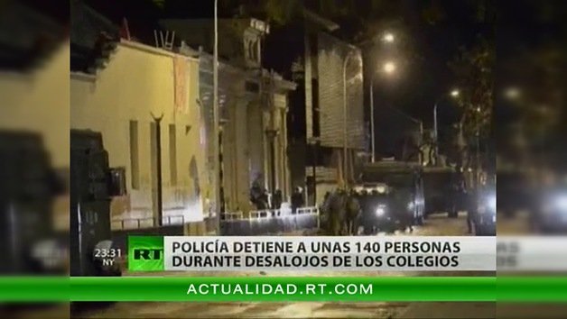 Chile: Policía detiene a unas 140 personas durante desalojos de los colegios 