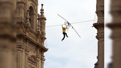 Inauguración equilibrista del festival “Actual”