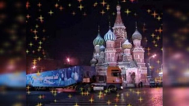 Finaliza la decoración del principal árbol navideño de Rusia