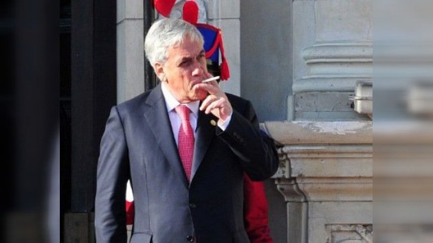 Un año después del rescate de los mineros, la popularidad de Piñera cae en el pozo