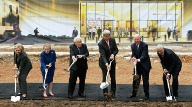¿Cavan trincheras de la Guerra Fría?: Rusia se mofa de los cancilleres de EE.UU. con palas