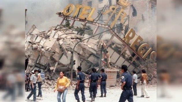 México honra a las víctimas del terremoto de 1985 con un simulacro de grandes dimensiones