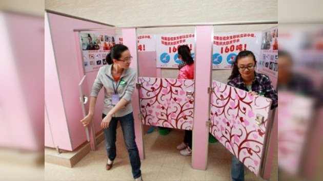 Ocupa el WC: la lucha contra las filas en los lavabos femeninos chinos