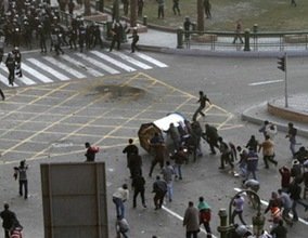 Tres personas mueren en Egipto en las manifestaciones contra Mubarak