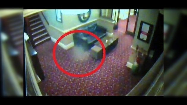 Cámara de seguridad capta un supuesto fantasma en un pub británico
