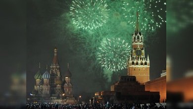 Los moscovitas saludan al 2012 en la Plaza Roja